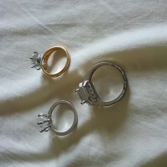 Trio of costume rings - Picture 2 of 3